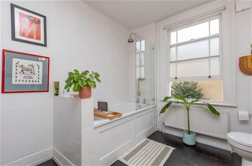 Foto 6 - Beautiful 2 Bedroom Townhouse With Garden in Kentish Town