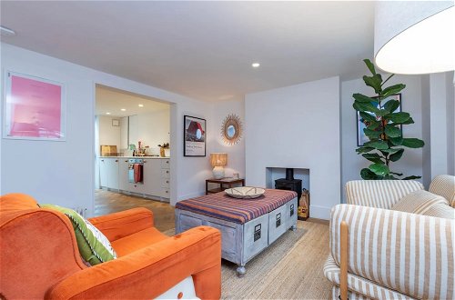 Photo 20 - Beautiful 2 Bedroom Townhouse With Garden in Kentish Town