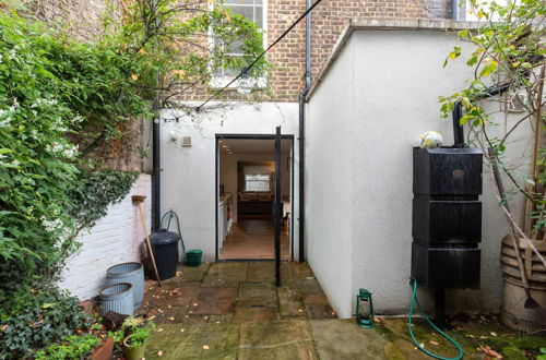 Foto 34 - Beautiful 2 Bedroom Townhouse With Garden in Kentish Town