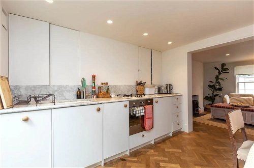 Foto 15 - Beautiful 2 Bedroom Townhouse With Garden in Kentish Town