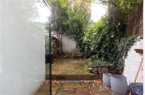 Photo 32 - Beautiful 2 Bedroom Townhouse With Garden in Kentish Town