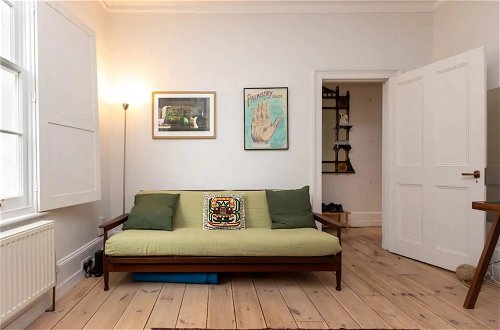 Foto 26 - Beautiful 2 Bedroom Townhouse With Garden in Kentish Town