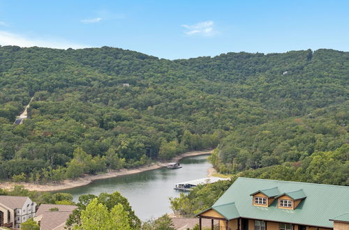 Foto 1 - The Branson Stone Cliff Hideaway - 3 Min From Silver Dollar