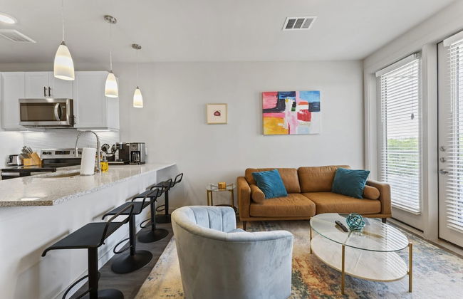 Prime Soco Airy 1BR King Suite w Pool Parking - Foto 15