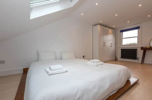 Photo 2 - Bright 2 Bedroom Flat in Lower Clapton