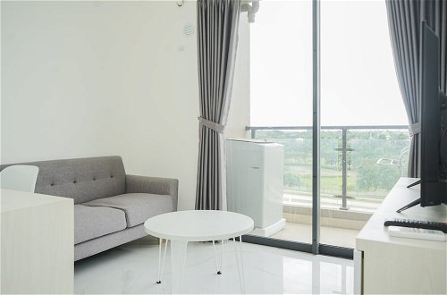 Foto 9 - Fully Furnished with Cozy Design 2BR at Sky House BSD Apartment