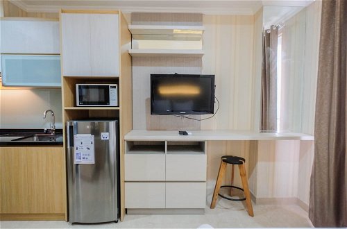 Foto 10 - Cozy Studio Room Apartment Menteng Park