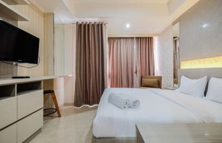 Photo 3 - Cozy Studio Room Apartment Menteng Park