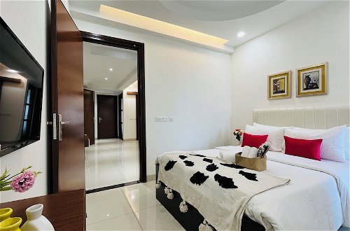 Foto 9 - BluO 3BHK Golf Course Road Balcony Lift
