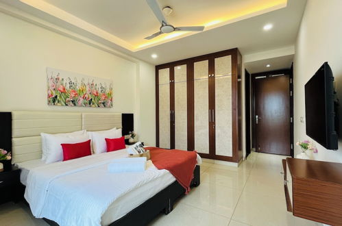 Photo 3 - BluO 3BHK Golf Course Road Balcony Lift