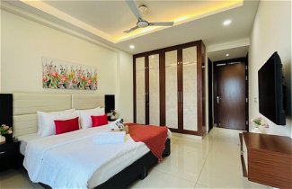 Foto 3 - BluO 3BHK Golf Course Road Balcony Lift