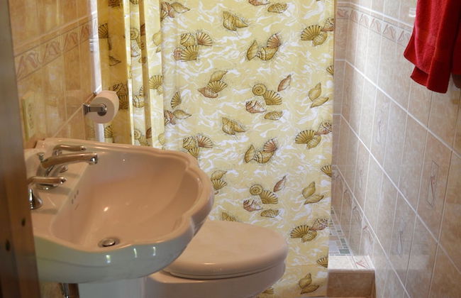 Island Charm Apartments - Photo 4