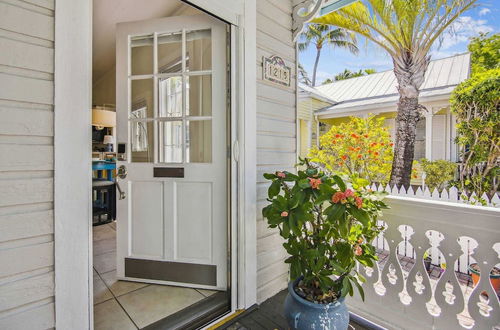 Photo 12 - Spanish Lime Cottage by Avantstay Ideal Old Town Key West Location! Month Long Stays Only