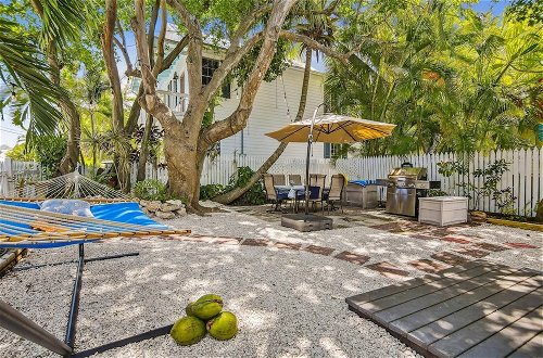 Photo 5 - Spanish Lime Cottage by Avantstay Ideal Old Town Key West Location! Month Long Stays Only