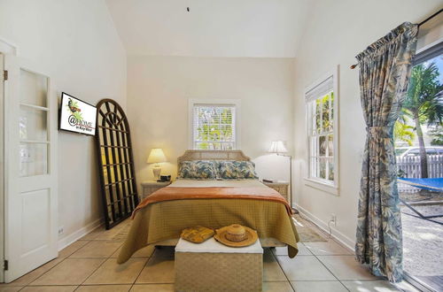 Photo 2 - Spanish Lime Cottage by Avantstay Ideal Old Town Key West Location! Month Long Stays Only