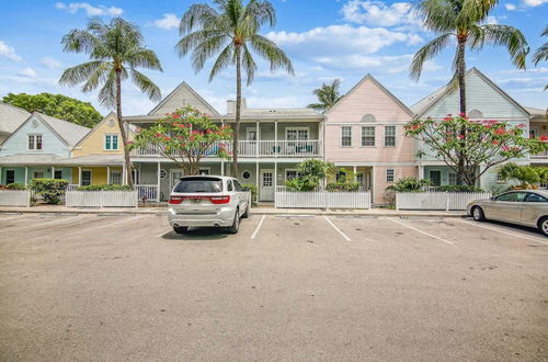 Photo 46 - Key West Charming by Avantstay Communal Pool Gated Community Near Fort Zachary Taylor Park Week Long Stays