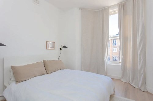 Photo 1 - The Perfect 2 Bedroom Family Apartment in West Hackney