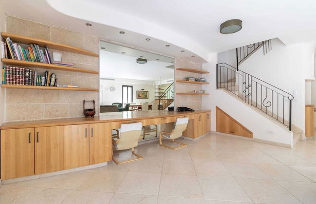 Family Apt & Garden in David's Village by FeelHome - Photo 18
