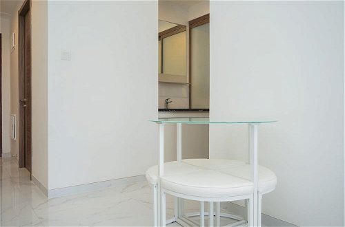 Photo 11 - Minimalist And High Floor 2Br At Sky House Bsd Apartment