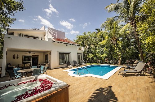 Foto 43 - Villa Holiday, Private Pool, Jacuzzi, Bbq, Family Friendly, Beach
