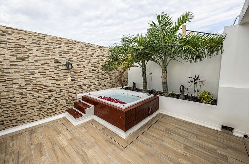 Photo 48 - Penthouse Beach Holiday, Private Jacuzzi, Bbq, Family Friendly, Maid Service