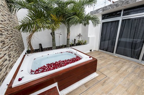 Photo 43 - Penthouse Beach Holiday, Private Jacuzzi, Bbq, Family Friendly, Maid Service
