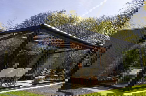Foto 12 - Modern Bungalow Near Lake Veere