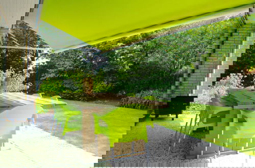 Foto 5 - Modern Bungalow Near Lake Veere
