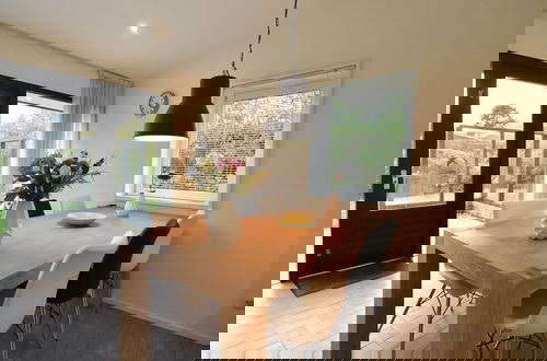 Foto 9 - Modern Bungalow Near Lake Veere