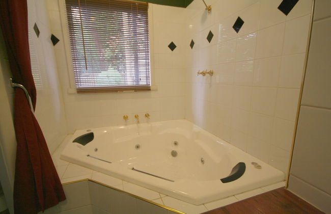 Tudor Cottages Mt Dandenong - Photo 23