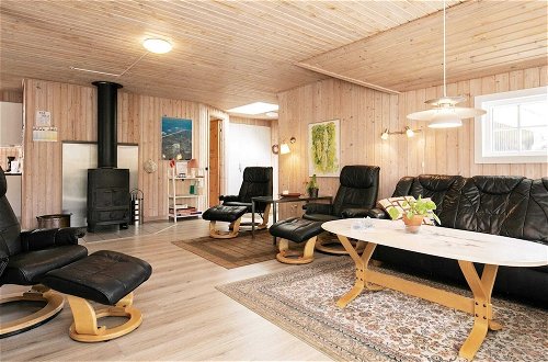 Foto 10 - 8 Person Holiday Home in Blavand