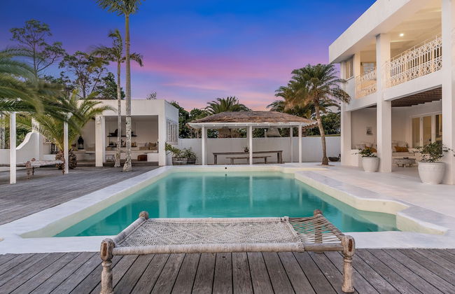 Your Luxury Escape - Bisque House - Photo 1