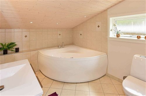Photo 9 - Gorgeous Holiday Home in Nørre Nebel with Hot Tub