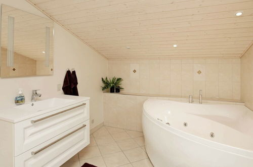 Photo 3 - Gorgeous Holiday Home in Nørre Nebel with Hot Tub