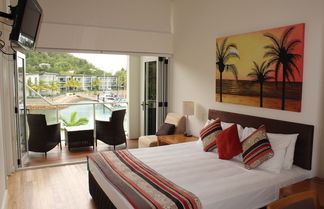 Photo 2 - Beachside Apartment 17