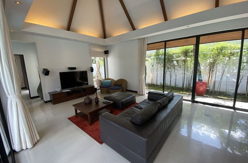 Foto 10 - Private Pool Villa Near to Layan Beach, Set In Lush Tropical Garden