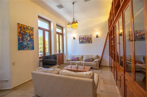 Photo 16 - Art apartment in Mamila