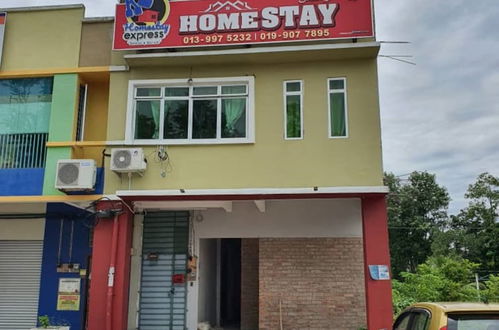 Foto 1 - OYO Home 90350 Kl Homestay Express 2