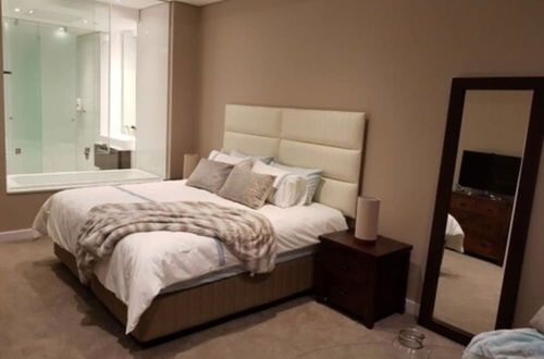 Photo 6 - Sandton Skye Apartment - 616