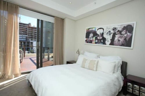 Photo 14 - Sandton Skye Apartment - 616