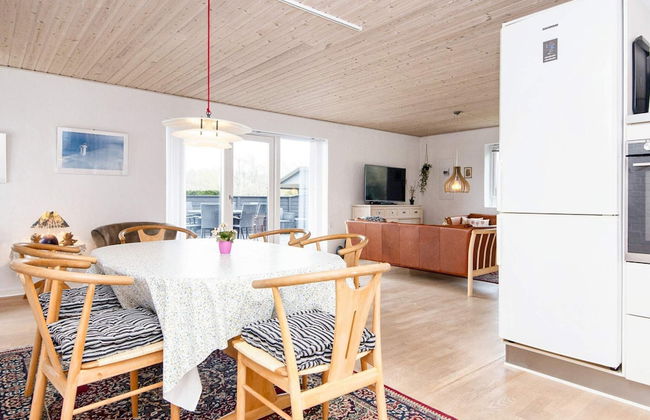 6 Person Holiday Home in Borkop - Foto 8