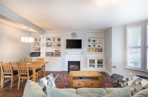 Photo 13 - Attractive Apartment With Private Patio in Fashionable Fulham by Underthedoormat