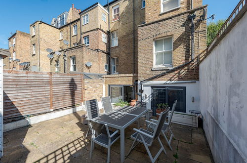 Photo 19 - Attractive Apartment With Private Patio in Fashionable Fulham by Underthedoormat