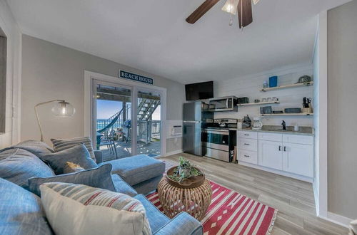 Photo 22 - Weekender by Avantstay Gorgeous Beach Front Home w/ Ocean View