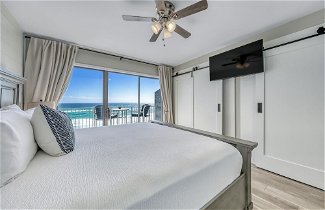 Foto 3 - Weekender by Avantstay Gorgeous Beach Front Home w/ Ocean View