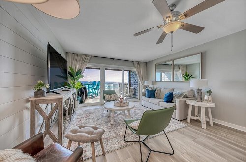 Foto 33 - Weekender by Avantstay Gorgeous Beach Front Home w/ Ocean View