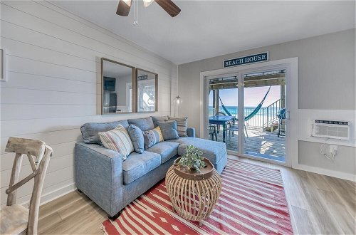Foto 21 - Weekender by Avantstay Gorgeous Beach Front Home w/ Ocean View