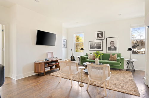 Photo 2 - Hart Suite 9 by Avantstay Gorgeous Town House w/ Modern Amenities in Nashville