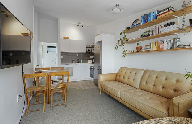 Central Quiet 2BR Apt - Wifi - Parking - Foto 1