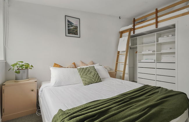 Central Quiet 2BR Apt - Wifi - Parking - Foto 5